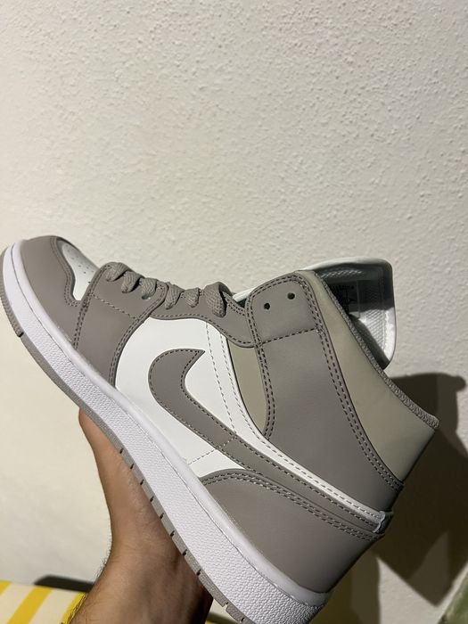 Jordan 1 mid grey