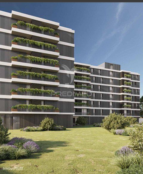 Apartamento T2 com terraço no Oporto Plaza