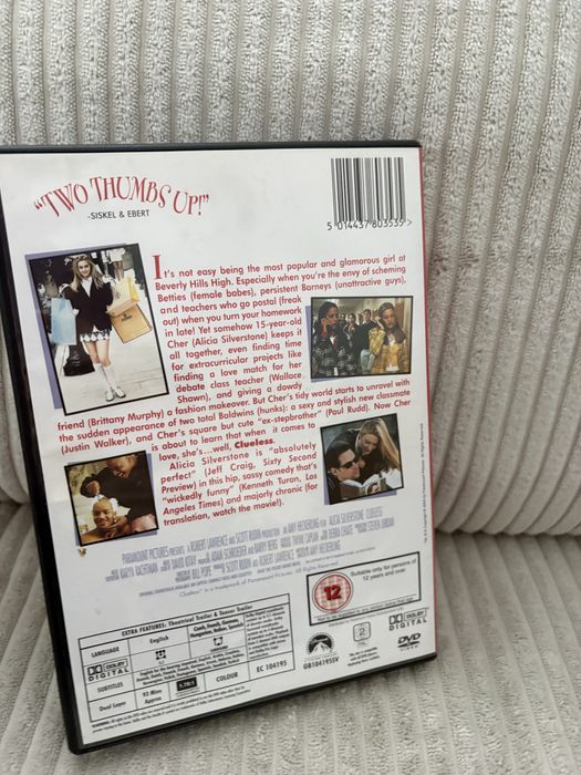 Płyta DVD zawiera film "Clueless"