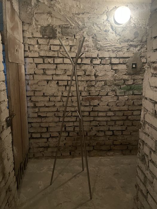 Sprzedamy wieszak stojący do przedpokoju 170 cm metalowy srebrny
