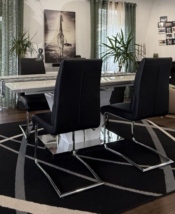 Mesa de Jantar Extensível em Vidro Branco + 4 Cadeiras — 300 €