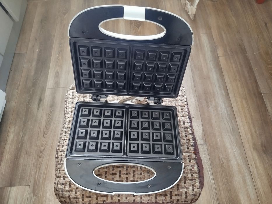 Вафельница Adler AD 311