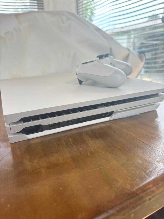Playstation 4 branca com jogos incluidos