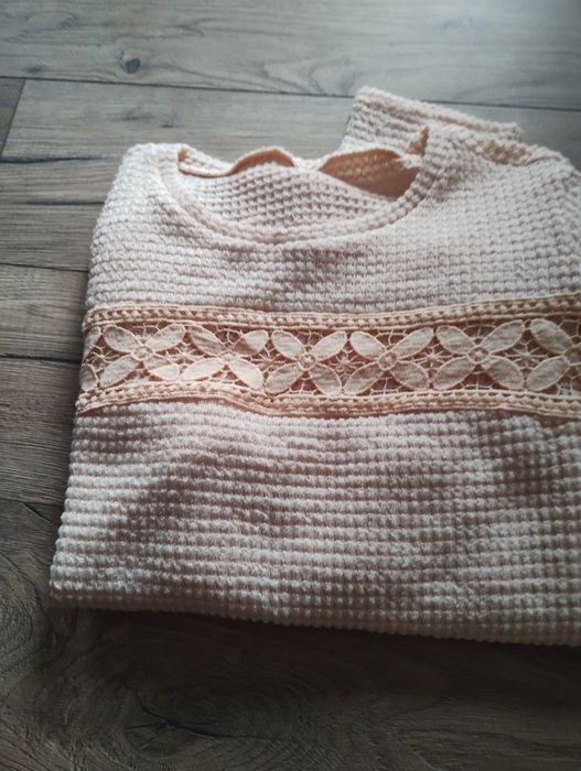 Nowy  cienki sweterek