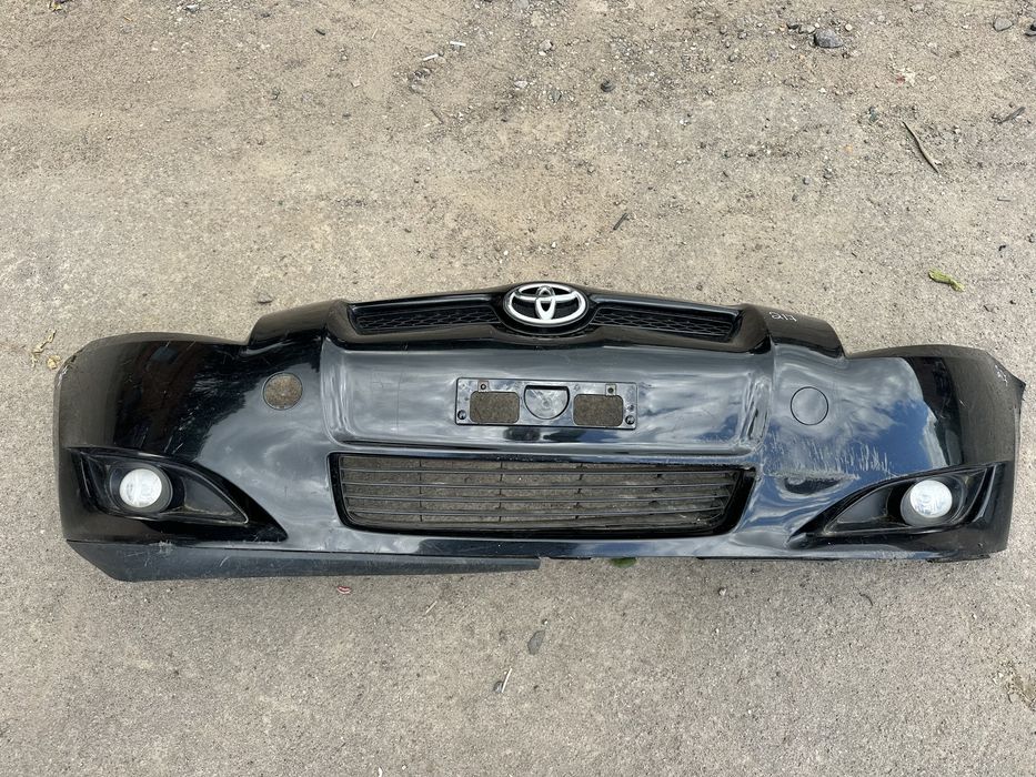 Передній бампер Toyota Auris E150 Тойота Ауріс Е150 2007-2009