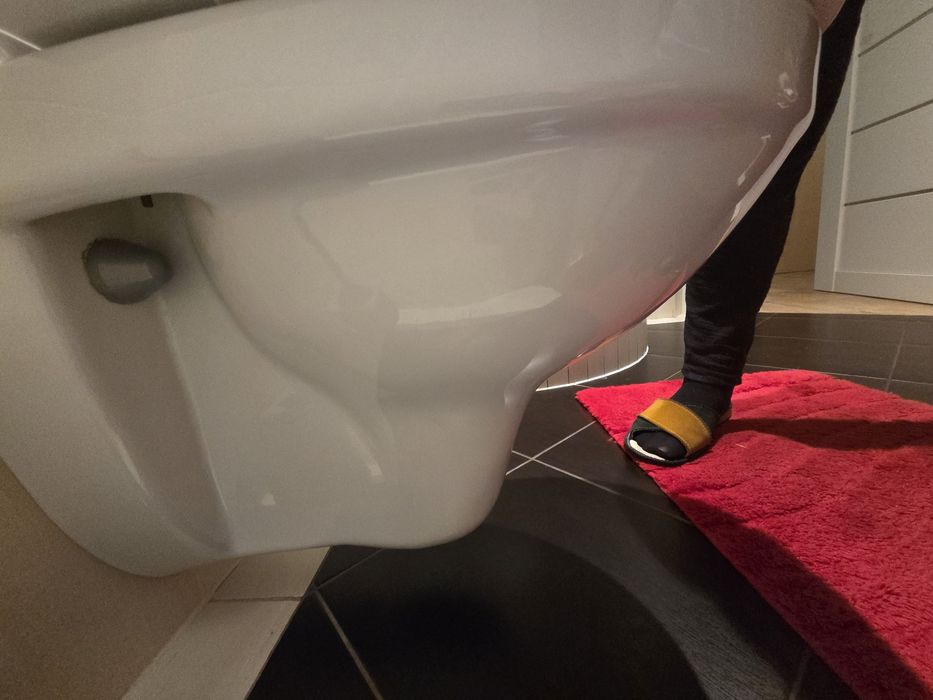 Sedes do geberitu i deską samodomykającą