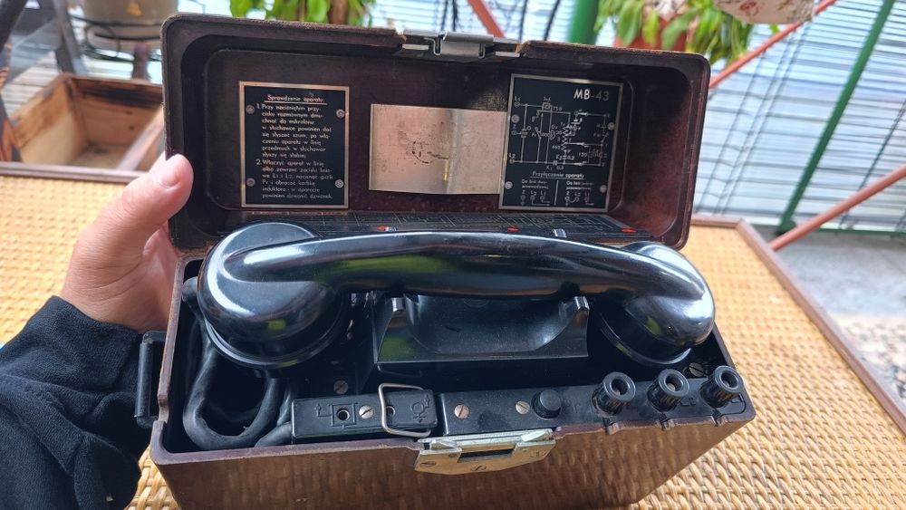 Polski telefon polowy mb43