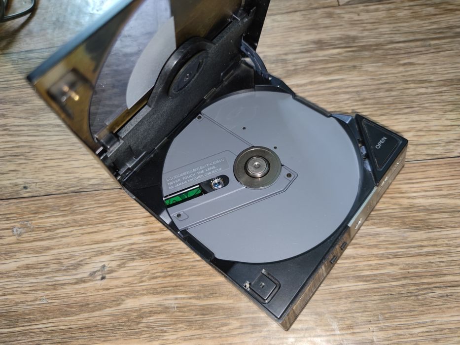 CD compact sony  PLAYER digital 

COMPACT disc

DIGITAL

DIGITAL AUDIO
