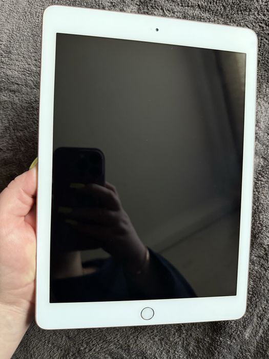 Продам iPad 6 покоління 32 ГБ