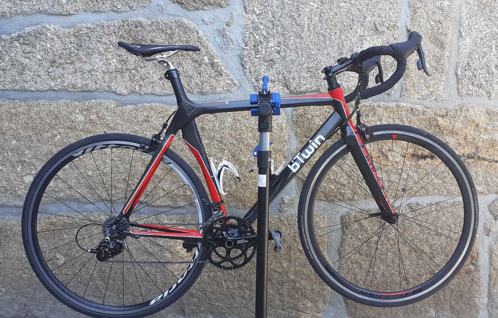 Bicicleta de estrada, quadro e garfo em carbono
