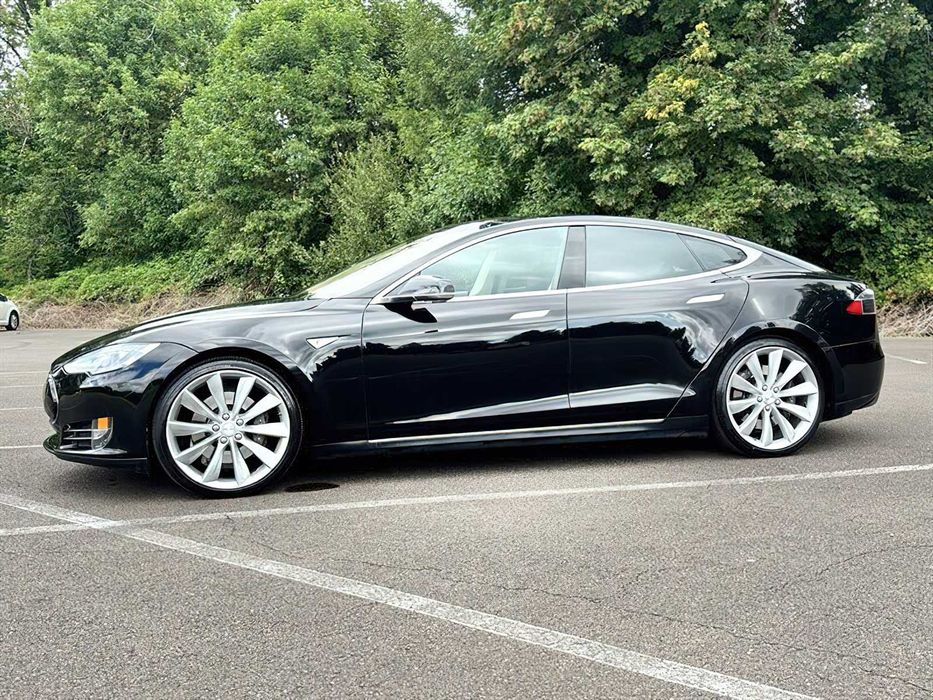 Tesla Model S      2015