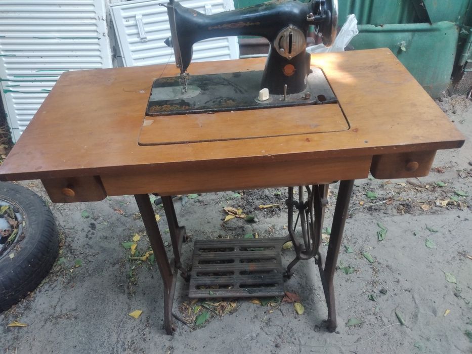 Продам швейную машинку