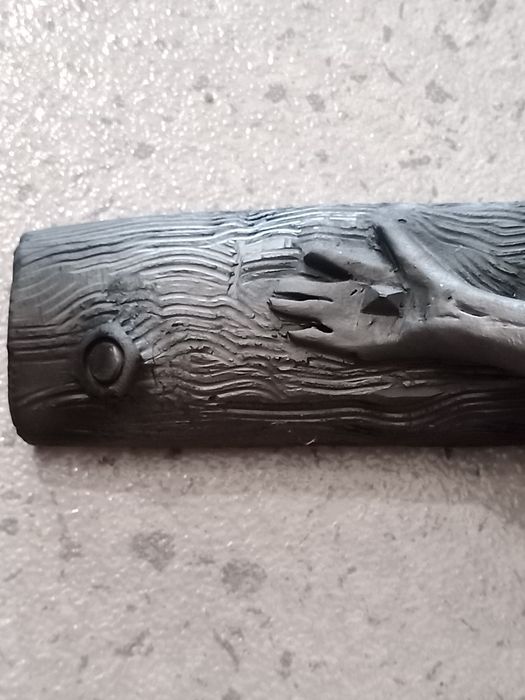 Crucifixo do escultor Júlio Alonso em barro preto de Bisalhães