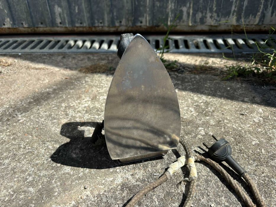 Ferro elétrico antigo