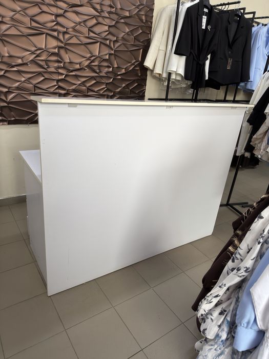 Продам стіл рецепшн для магазину