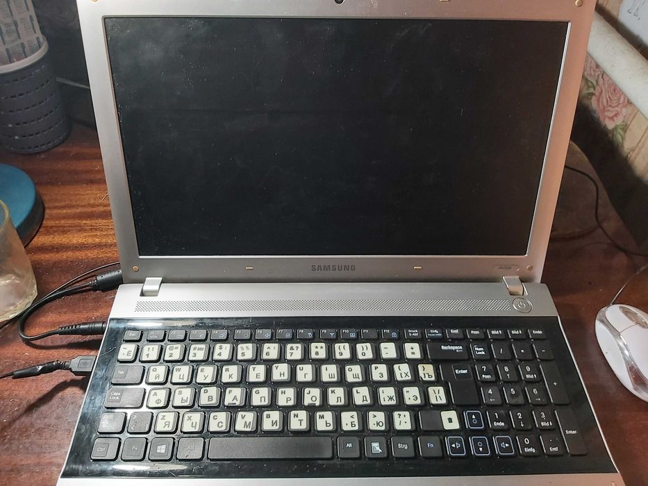 Ноутбук Samsung RV-520, 4 ядра Core-I5 по 2,3Ghz, SSD-128, 4-ОЗУ