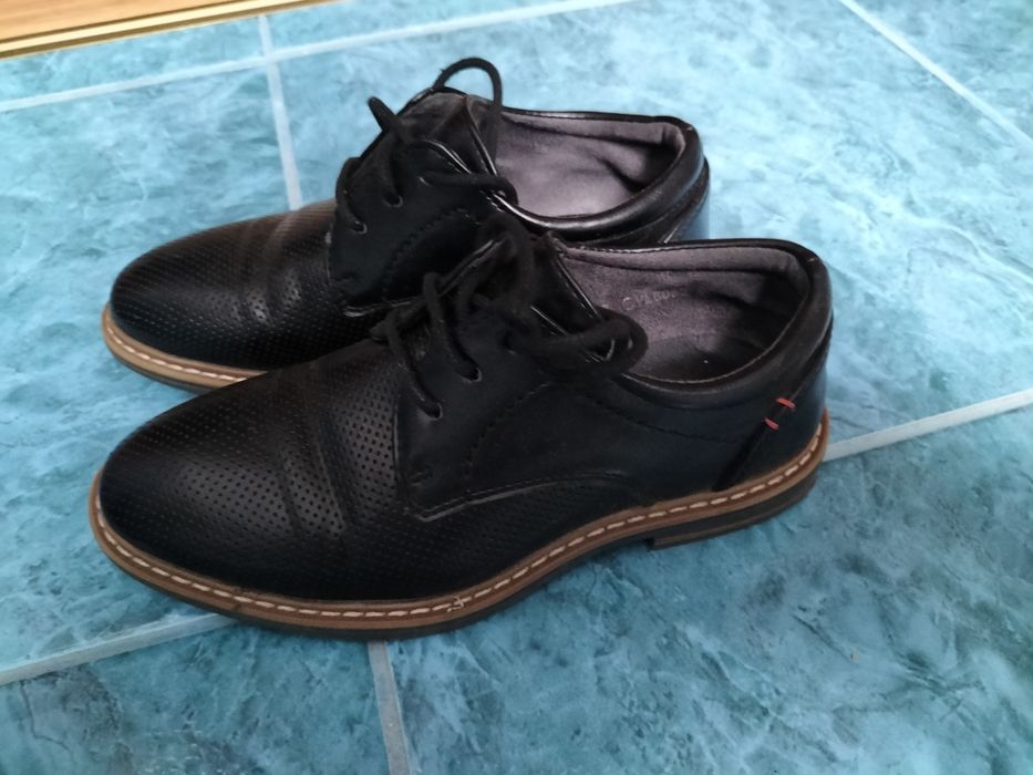 Eleganckie buty chłopięce lakierki