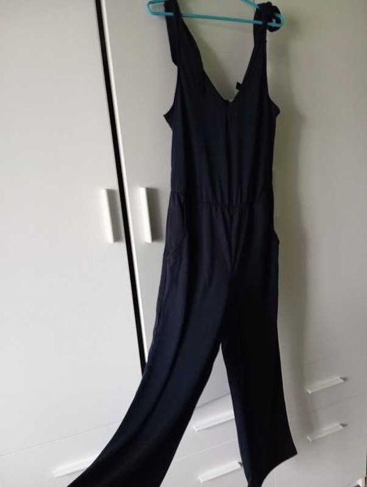 Granatowy kombinezon z dekoltem w kształcie V | Rozmiar M, EU 40/42