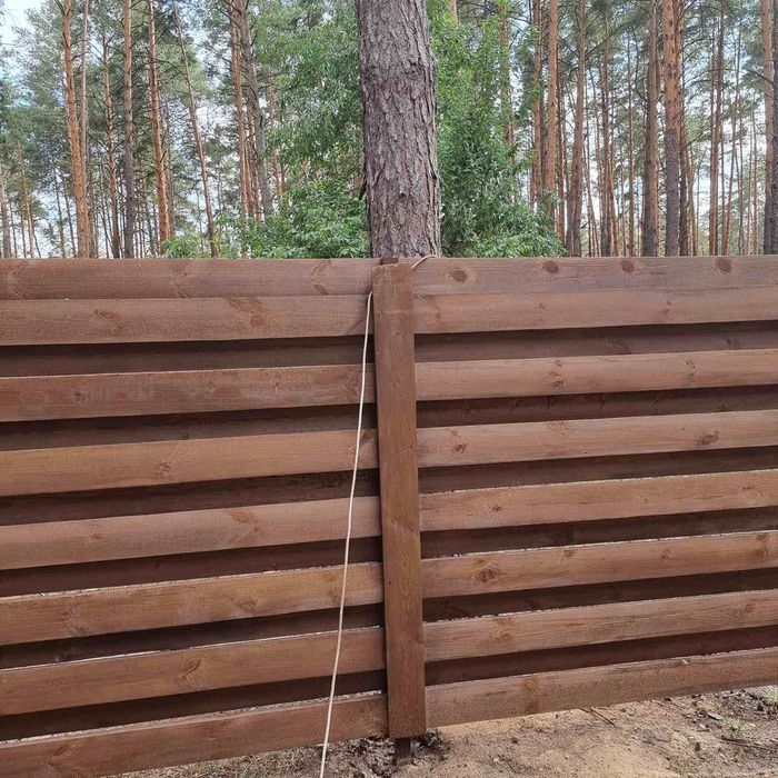 Дерев'яні паркани огорожі