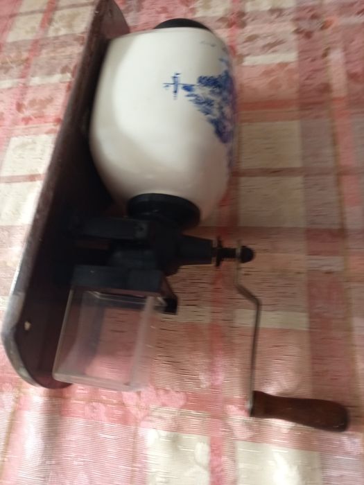 Кофемолка порцелянова  600 гр