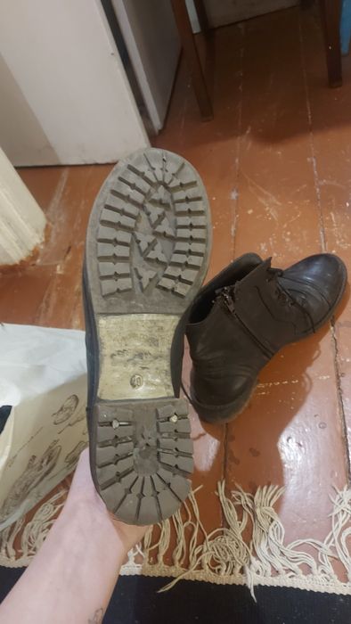 Безкоштовно віддам жіноче взуття 40р.