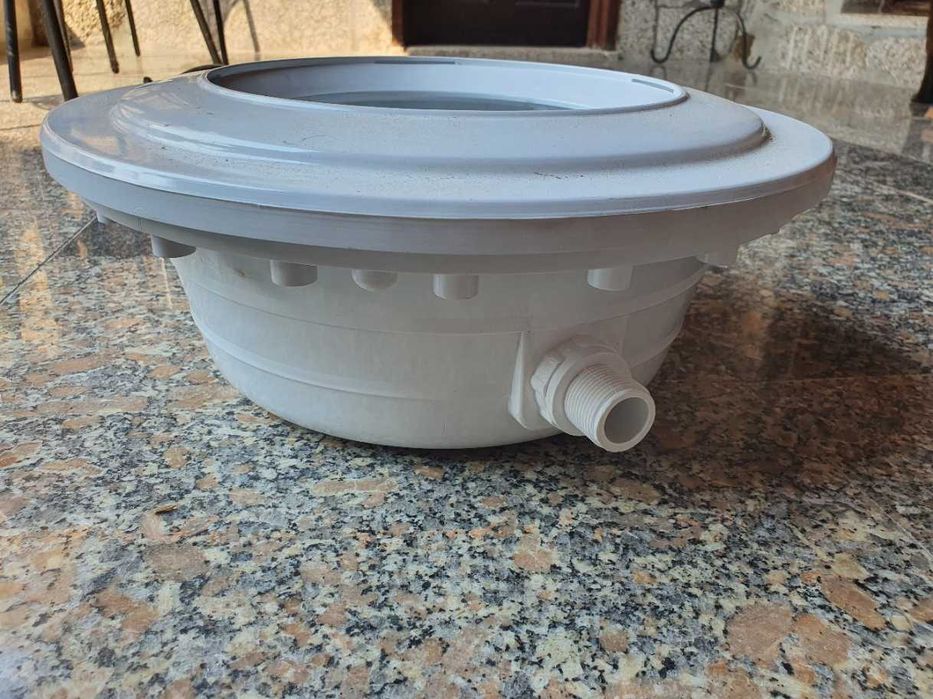 Caixa de encastre para foco de piscina de betão