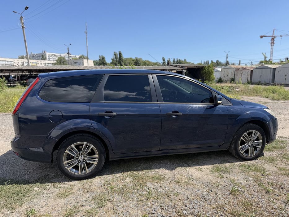 Продам Ford Focus 1.8  2010г