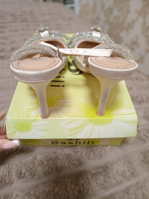 Туфільки з бантиком дуже гарні 36р