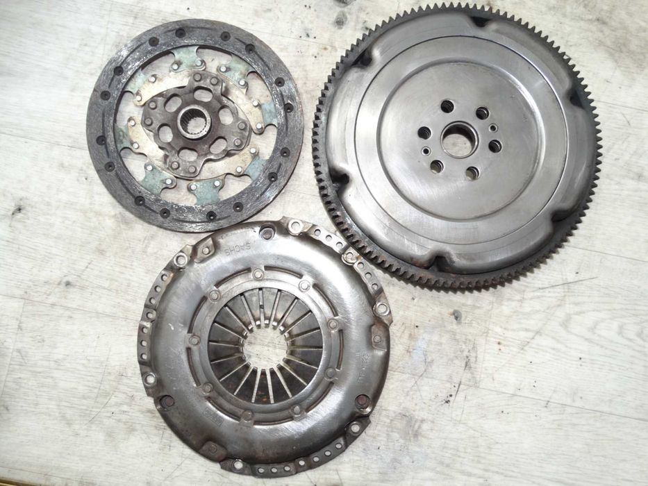 Двомасовий маховик+комплект зчеплення Volvo s40 v50 1.8 3M51-7563-BC