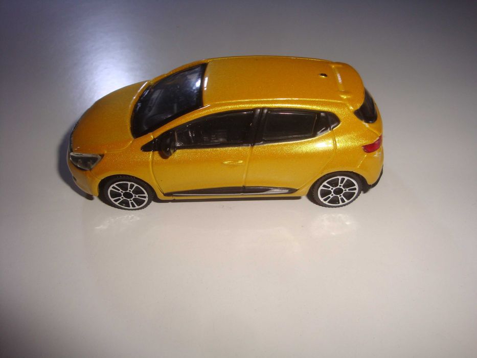 Samochodzik autko Renault Clio    /15