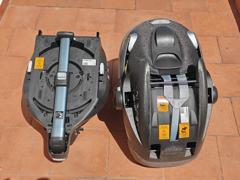 Conjunto Isofix Cybex e Cadeirinha Cloud Z+ e Alcofa Cot S

Ambos com sinais de uso
Nunca tiveram qualquer acidente 
Completamente funcionais