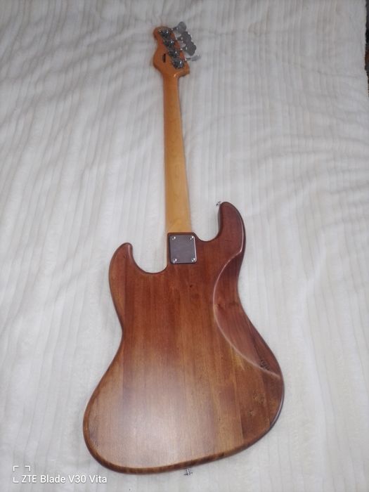 Продам бас гітари Tagima