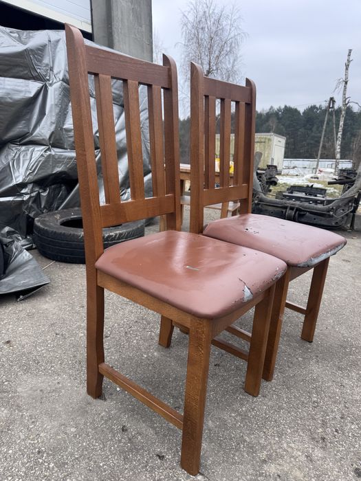 Dwa krzesła drewniane