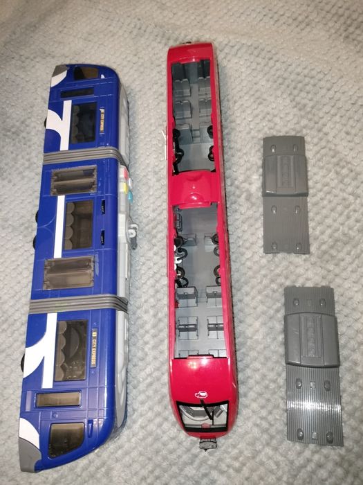 Dwa tramwaje pojazdy tramwaj z dźwiękiem
