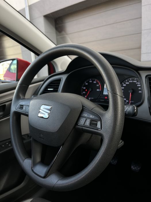 Seat Leon * Benzyna * Podgrzewane fotele * CarPlay * Bezwypadkowy *