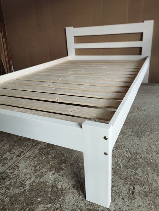 Ліжко деревяне з масиву.