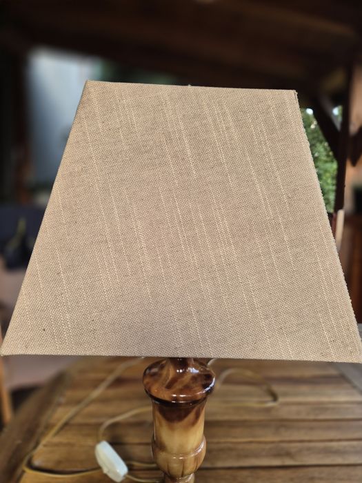 Lampa stołowa z kloszem, alabaster