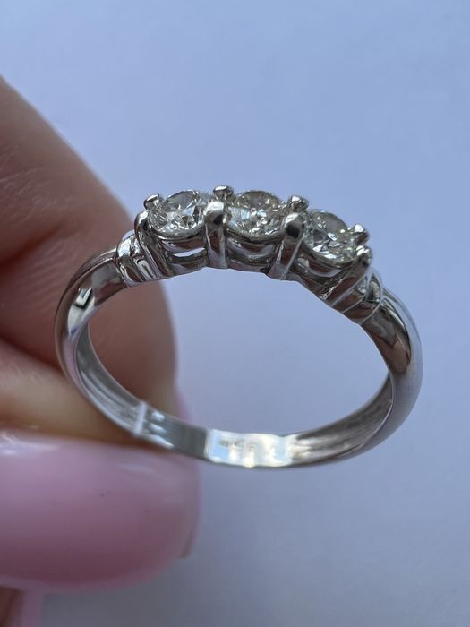 Золотое кольцо с бриллиантами р.17 белое золото 585 проба