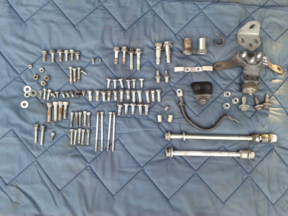 Śruba śruby calowe harley softail ośka mocowanie