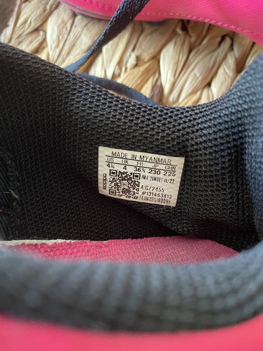 Chuteiras de futebol rosa da Adidas