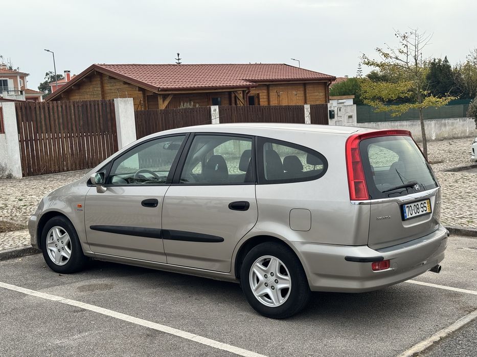 Honda Stream 1.7 i-VTEC | 7 Lugares — photo 4