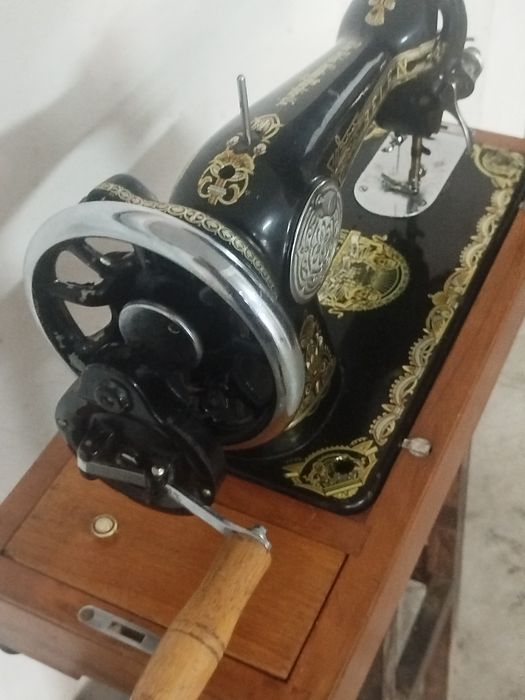 Maquina de costura antiga