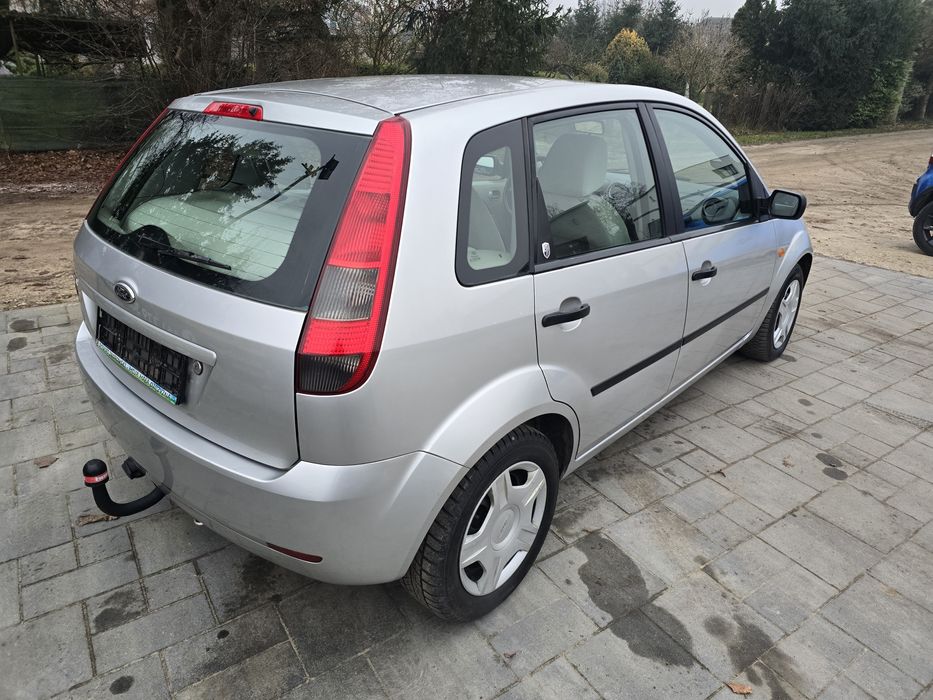 Fiesta,/Benzynka/Ghia/Klima/Hak/Oplacona