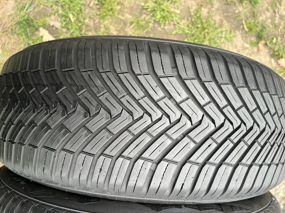215 55 r17 Continental 2020p 4Seazon