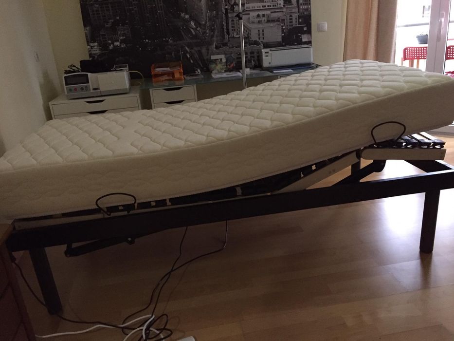 Cama com estrado articulavel e colchão de molas ensacadad