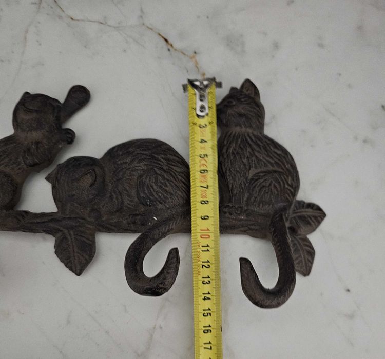 Cabide em ferro gatos