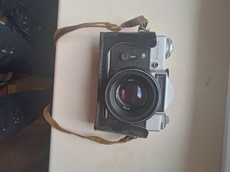 Плівковий фотоапарат Зенит-Е + чохол