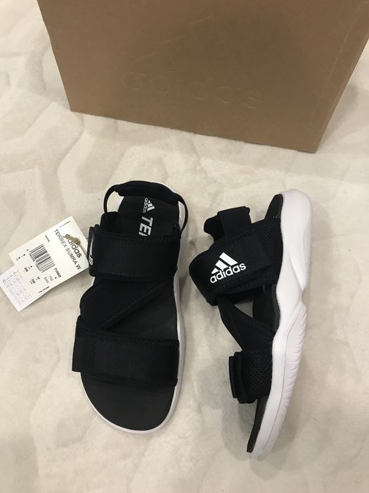 Продам жіночі спортивні босоніжки ADIDAS