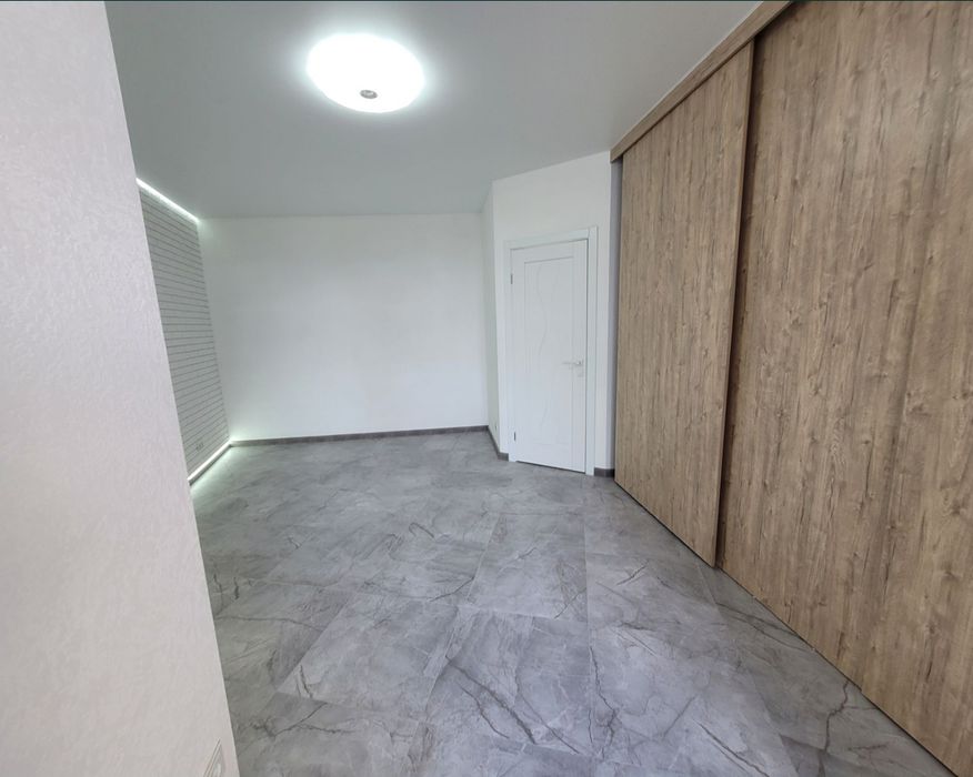 Приміщення з новим дизайнерским ремонтом в клубному жк