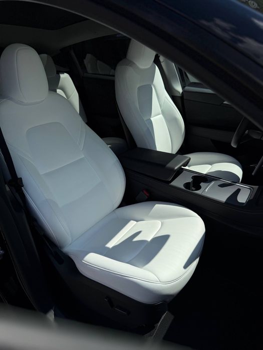 Tesla Y 2024 повний привід